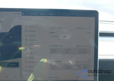 2023 Tesla Model Y Awd/Long Range Dual Motor All-Wheel Drive z USA, uszkodzony, nr VIN 7SAYGAEE4PF850527